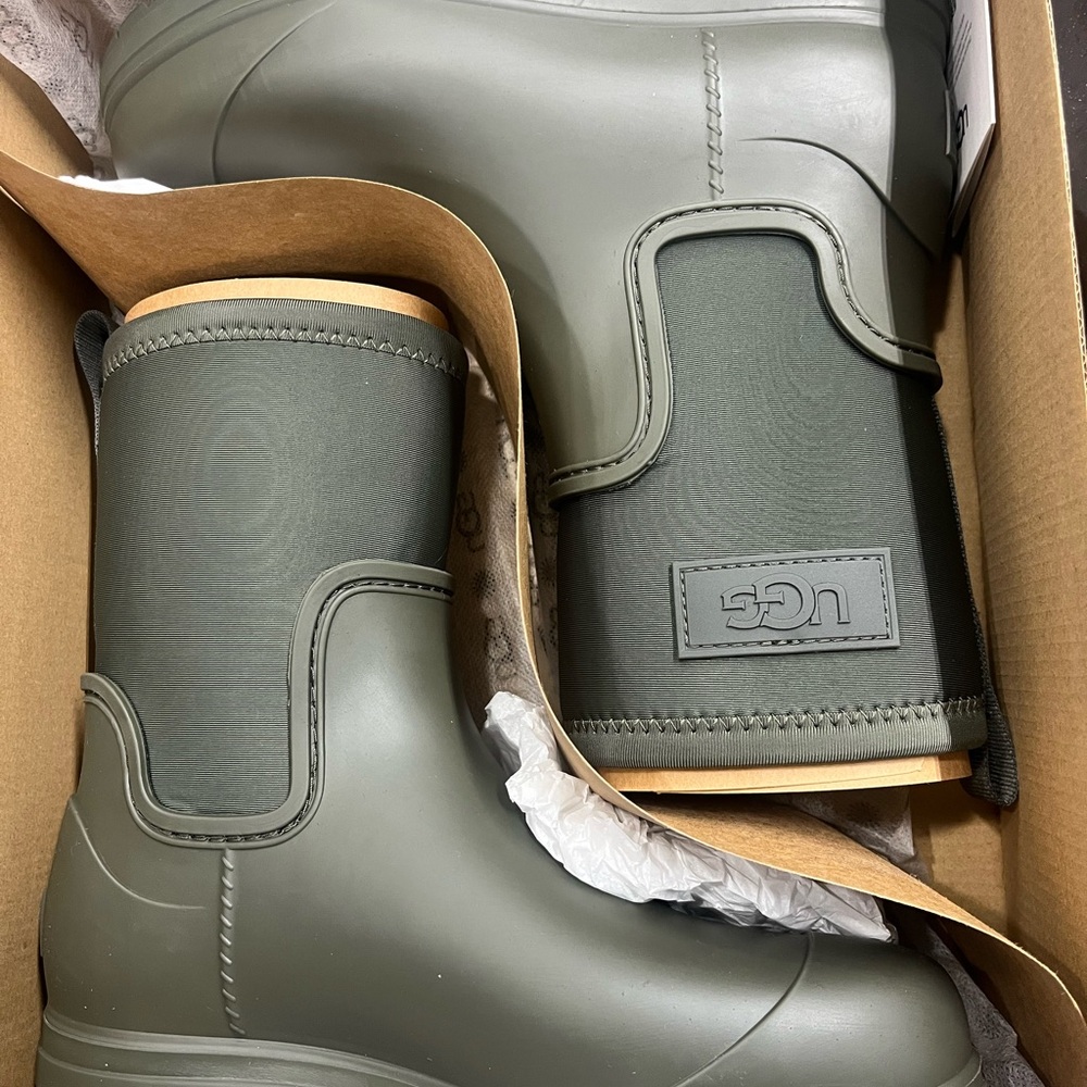 ‼️SOLD‼️UGG Olive Rubber Boots